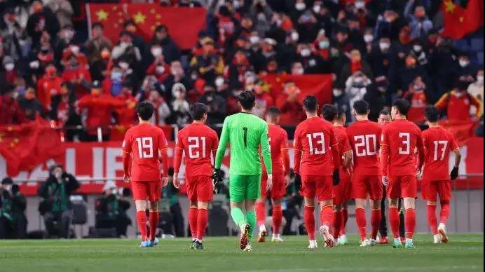 体育运动跟足球属于同类吗(「深度」：为什么中国足球会出现「女强男弱」？始于1988年奥运会)