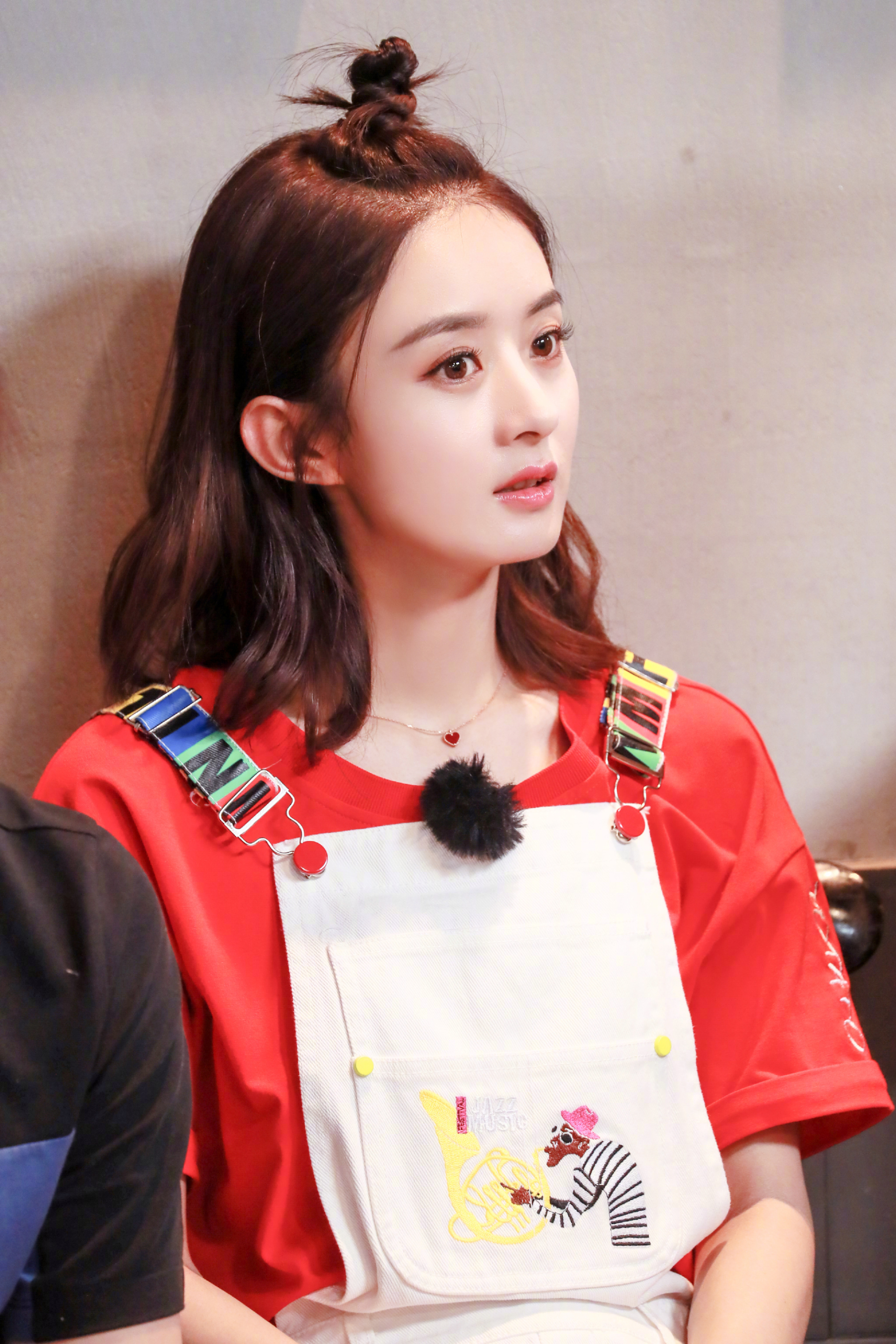 明星换发型像换头?林心如剪狗啃刘海变年轻,赵丽颖烫头撞脸景甜