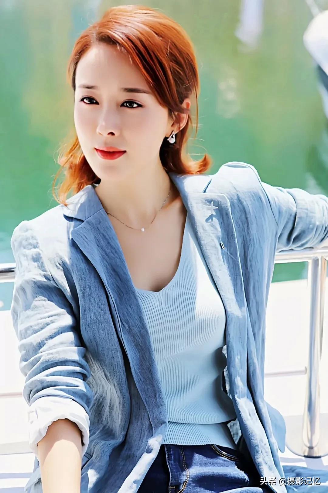 颜丹晨：美目浅笑惹人爱