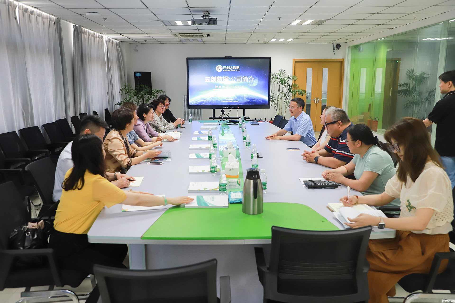 江苏省妇联主席朱劲松带队在云创大数据调研