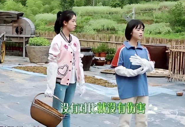 痘痘脸、赘肉、五五分！生图里的女星，让我看见了人间真实