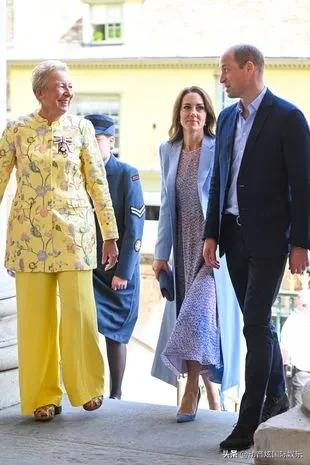 凯特王妃和威廉王子的第一张官方联合照看起来很耀眼