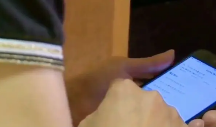 59岁“榜一大哥”：卖房、借网贷打赏女主播，200万花完后被拉黑