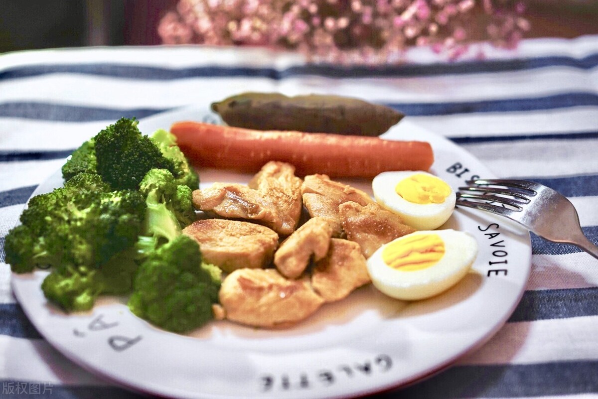 怎么才能瘦下來（怎么減掉多余脂肪，成功瘦下來？牢記4個燃脂法則）