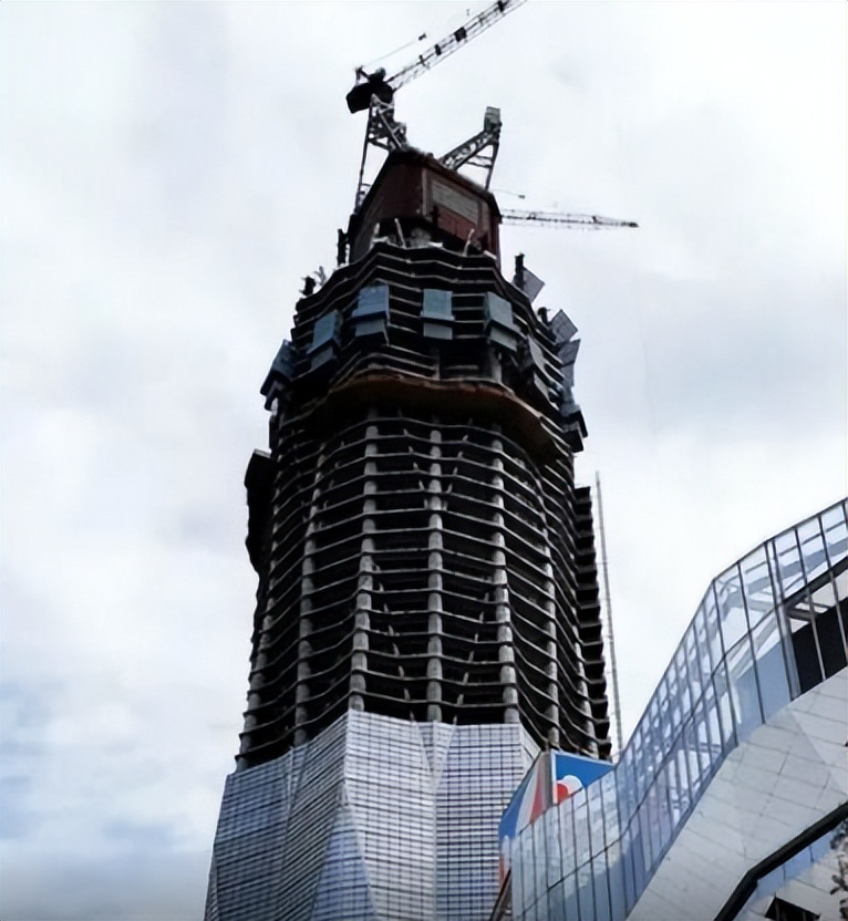 那些超高地标烂尾楼