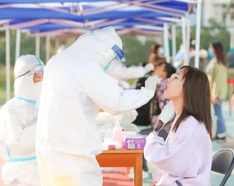 河南一高校3名女医学生，核酸检测“呈阳性”，行程轨迹惹众怒