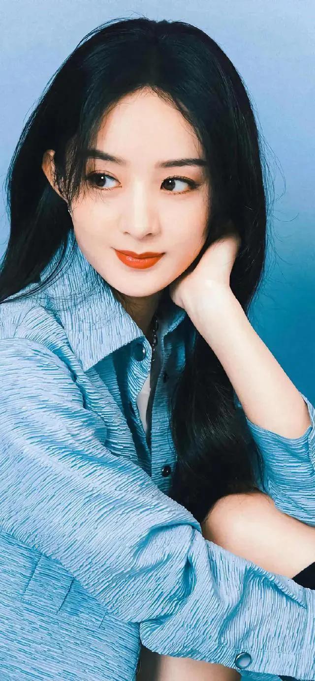 女星赵丽颖—巧笑嫣然，淡妆点缀，瓷肌红唇，漂亮的不像话