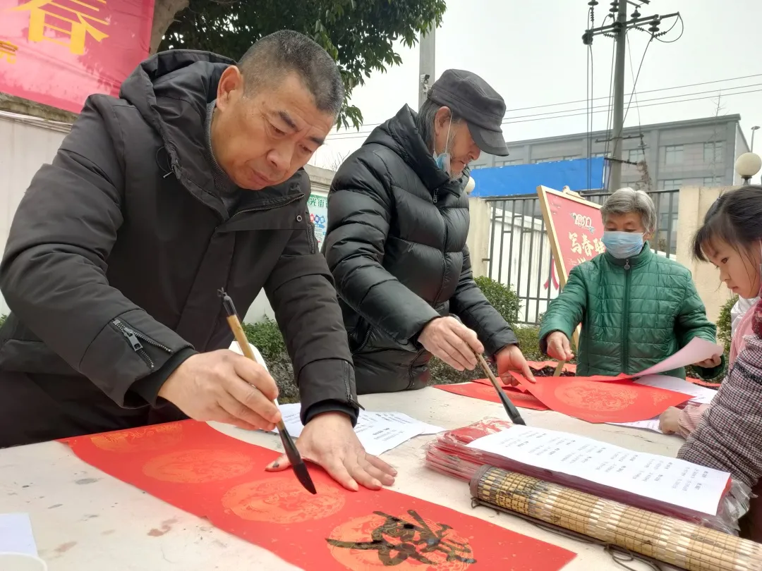 福赠春联祈平安 名家挥毫迎新春——宋家林村开展写春联送祝福活动