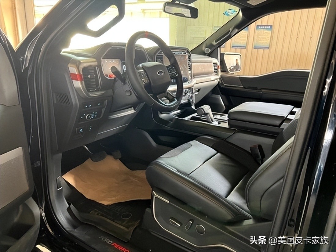 22款福特猛禽，港口现车，全新升级后悬挂，皮卡也可以这样舒适