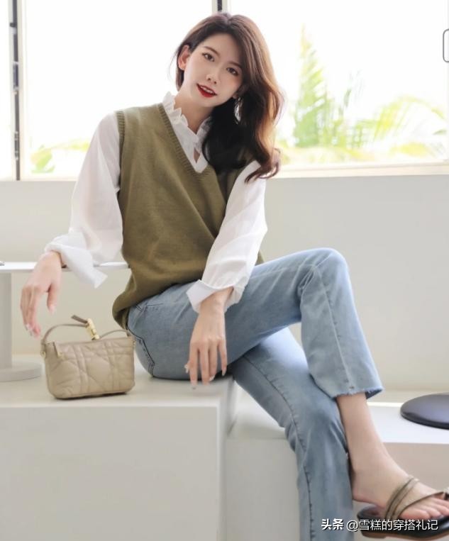 今秋上衣流行“穿短不穿长”，时髦显瘦显腿长，小个子都爱上了