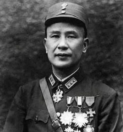 17岁女红军被俘，被马步芳奸污后赏给传令兵，逃跑时再遇杀人魔头