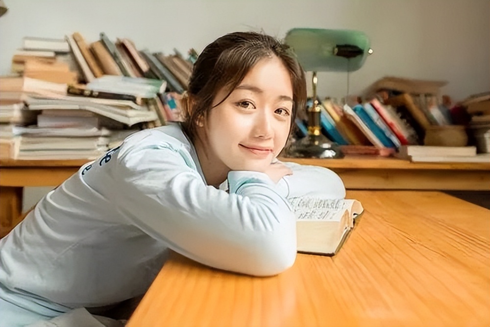 女生“上过大学”和“没上过大学”的区别，3张图告诉你，很现实