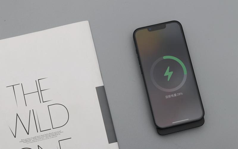 充電無“線”制，電友MagSafe充電寶讓你的iPhone13優(yōu)雅充電