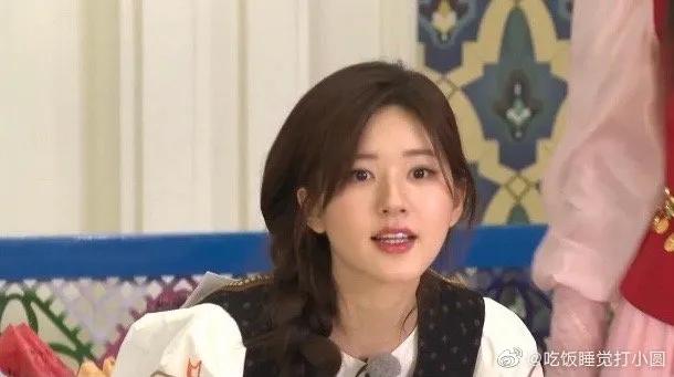 综艺《奔跑吧》直播截图中的赵露思小姐姐以及新疆收官路透哦