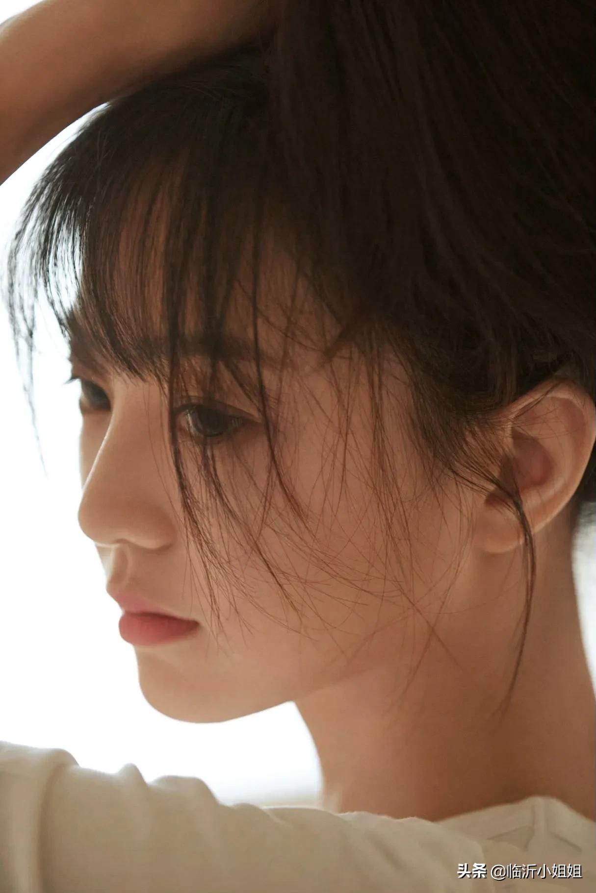胡意旋,俏皮可爱的唯美少女,秀丽的容貌,散发青春自然的气息