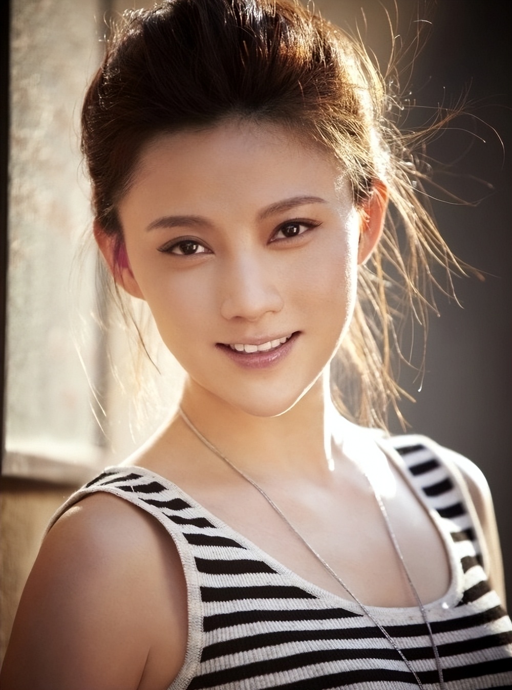 剧中饰演刘丹的演员叫做聂鑫,彼时的她才参加工作不久.