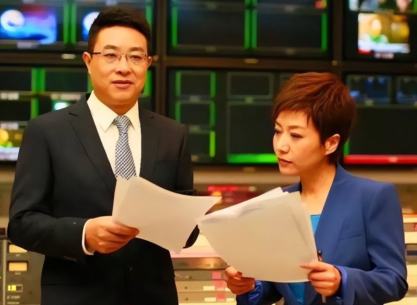 央视主持人贺红梅：事业顺风顺水，如今54岁婚姻状况成谜