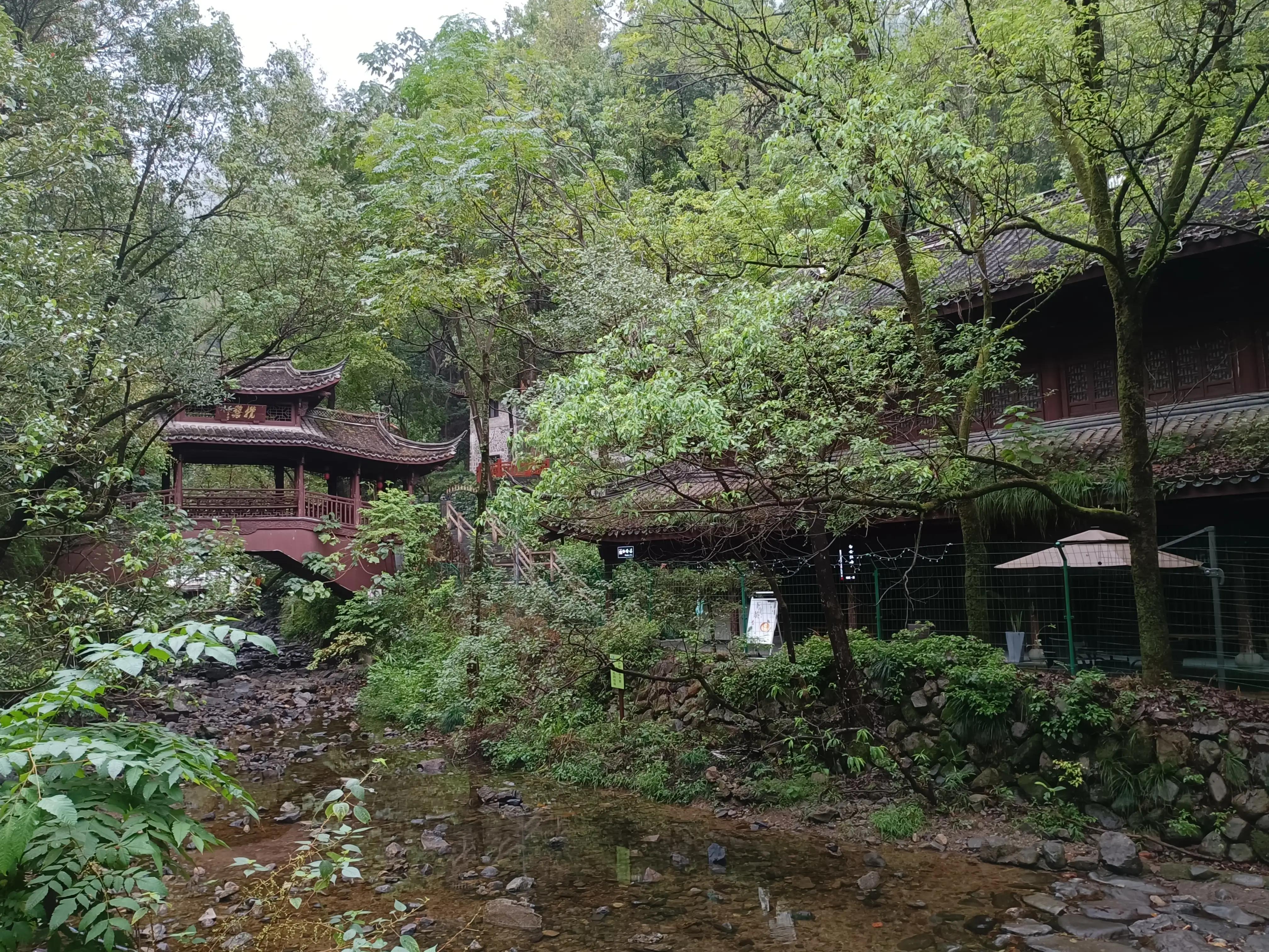 行到水穷处，坐看云起时一一雨游白云山