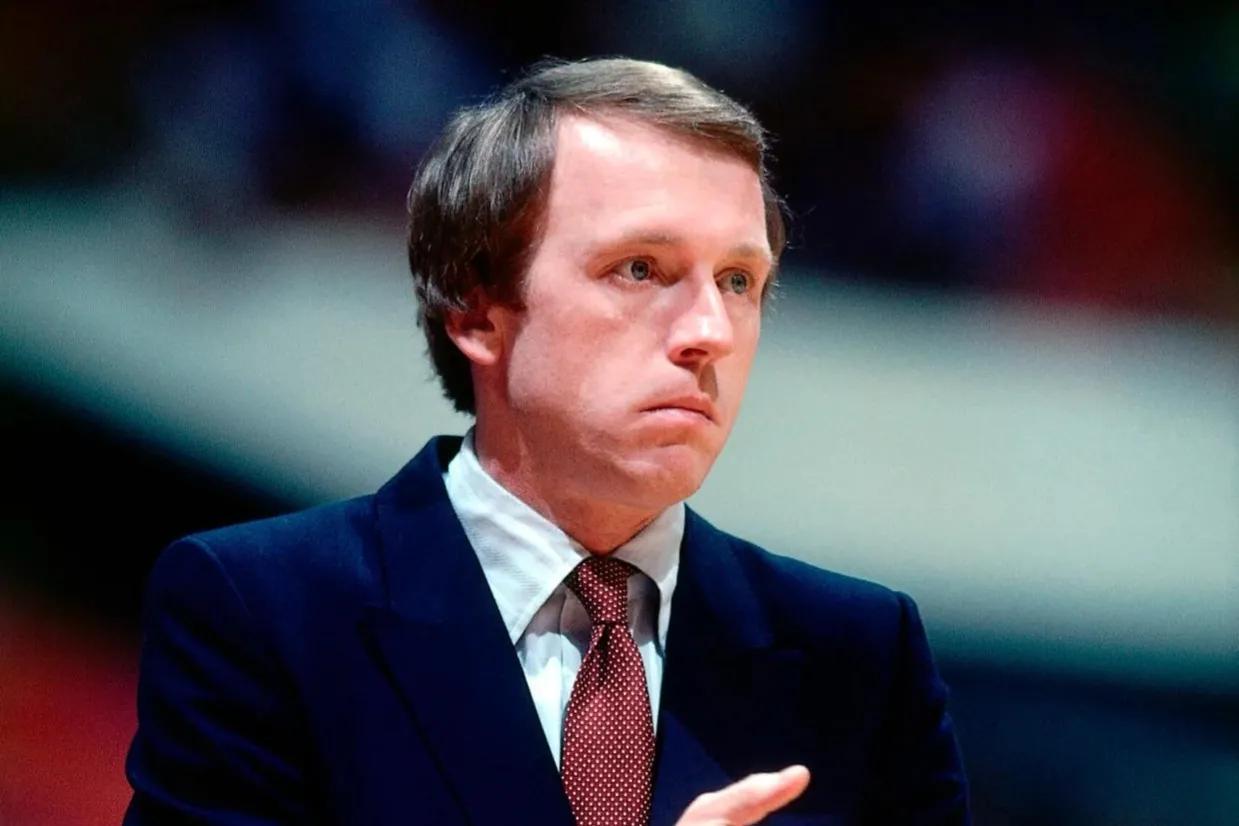 nba主教练有哪些（美媒列出了NBA篮球史最伟大的25名教练，泰伦卢第25名，科尔第5名）