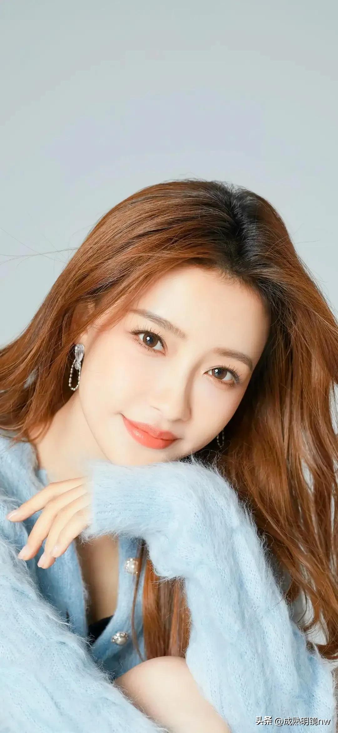 精致婉约,时尚迷人的孙怡,甜美可爱的**照