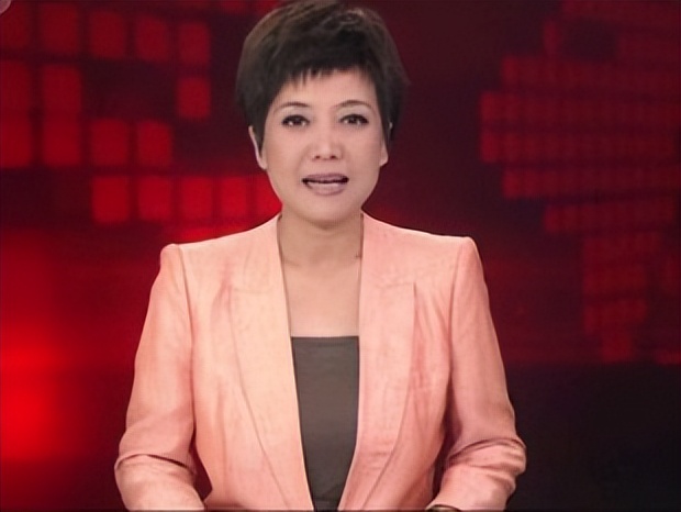 央视主持人贺红梅：事业顺风顺水，如今54岁婚姻状况成谜