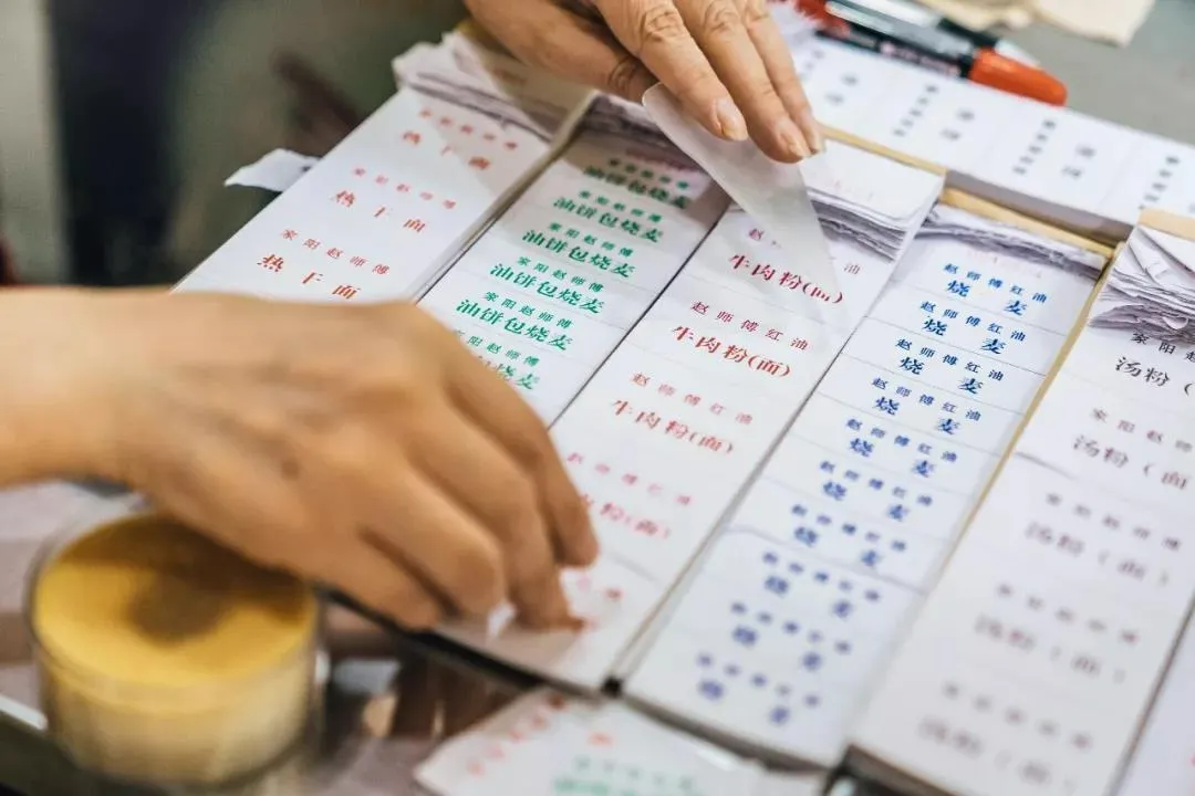 论排队，我只服武汉这几家藏在路边的美食店