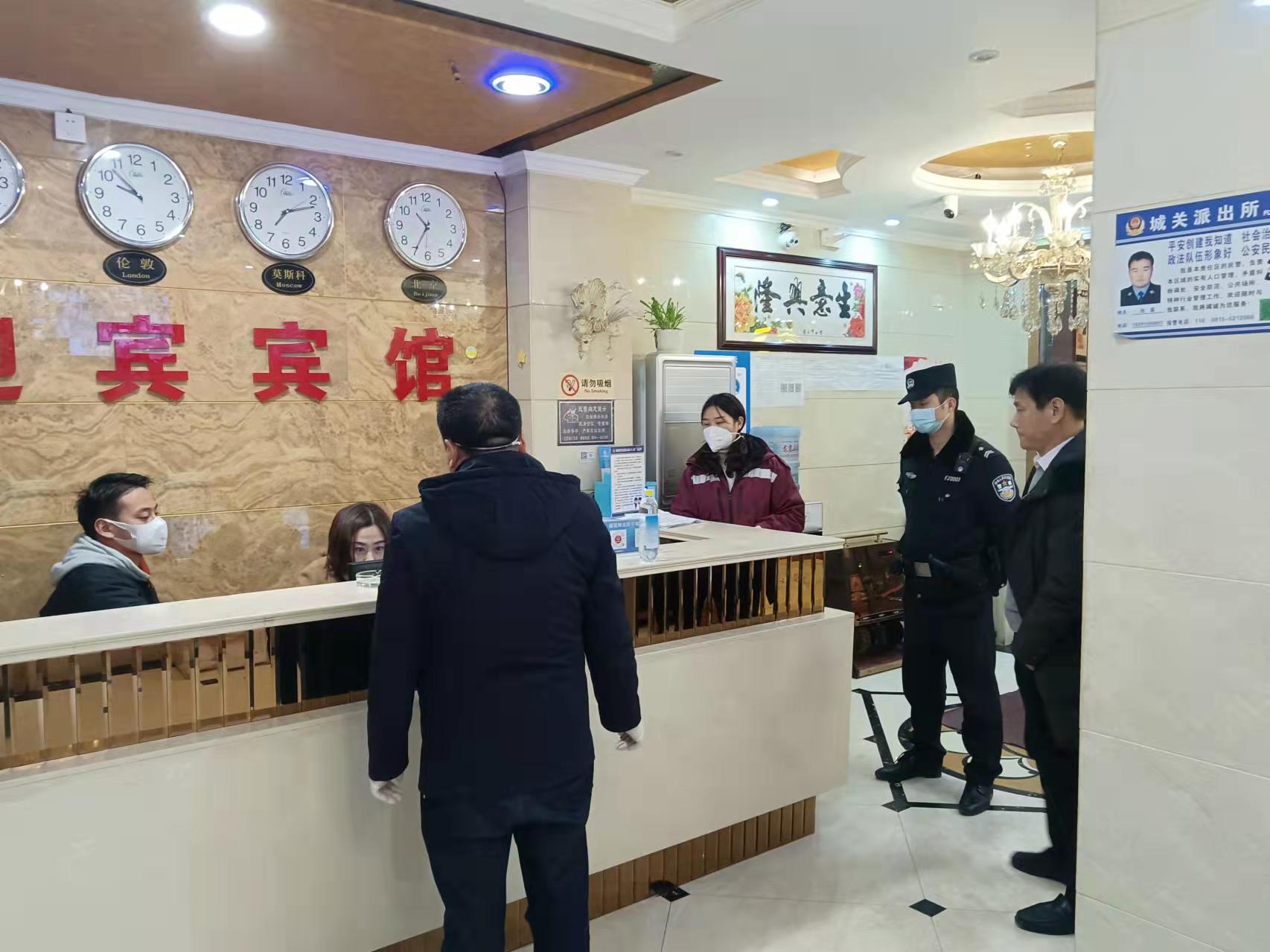 汉阴公安城关派出所强开展节前行业、场所安全大检查