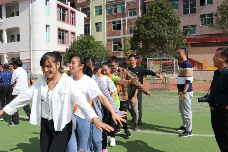 部分教师不再是“临时工”，或将“择优入编”，代课老师有份吗