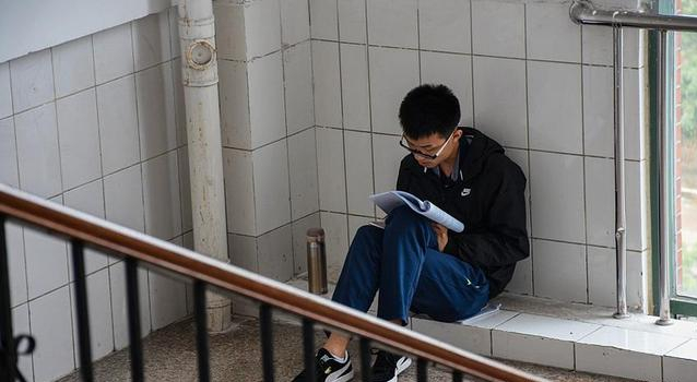 二三流高中的普通学生，平常成绩只有270，能考上大学吗？