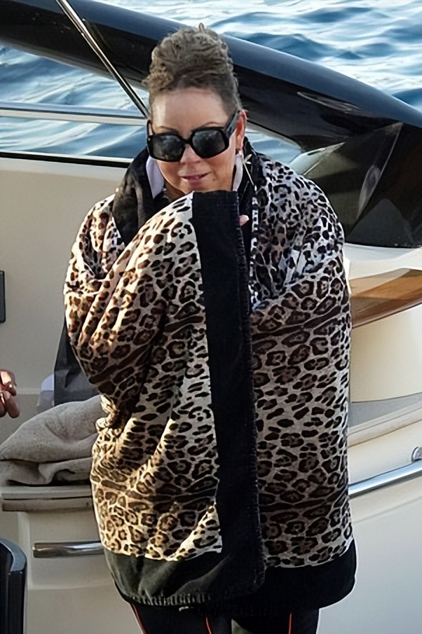 “花蝴蝶”玛利亚凯莉亮相胖得认不出！和鲜肉男友度假，成大妈了