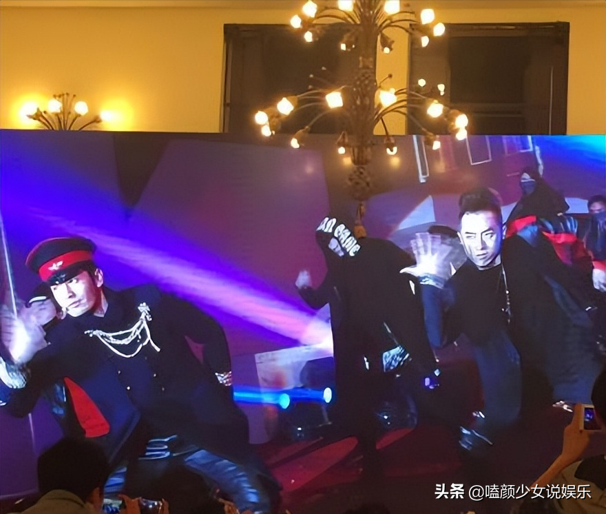 自恋遭打脸，这6位明星的迷惑行为，离谱的不止黄晓明的“明学”