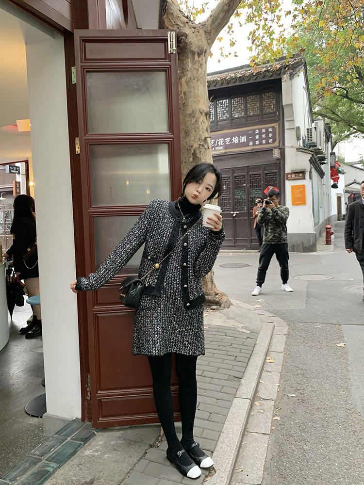 有女人味的穿搭更迷人，今年开春试试“小香风通勤装”，干练知性