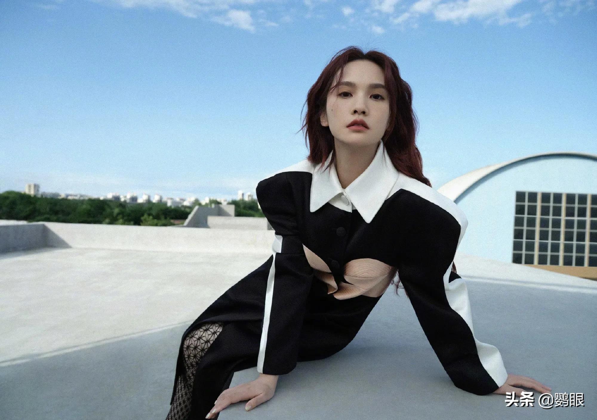 杨丞琳最新瑞丽写真，天空十分美，人更美