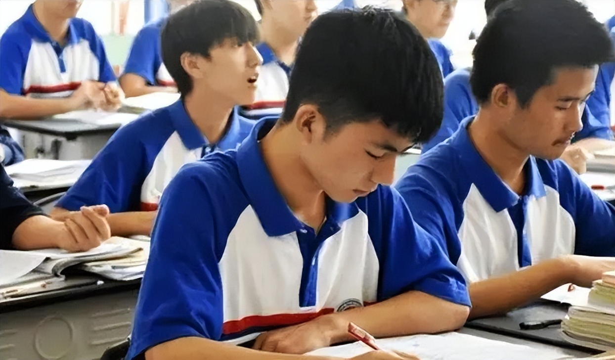 高考成绩和模拟考试成绩会差多少？985学霸给出答案，老师也认同