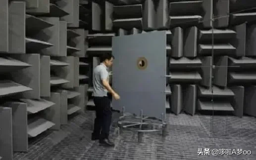 孤独的人。（在绝对静音的空间，内心戏不断翻涌）