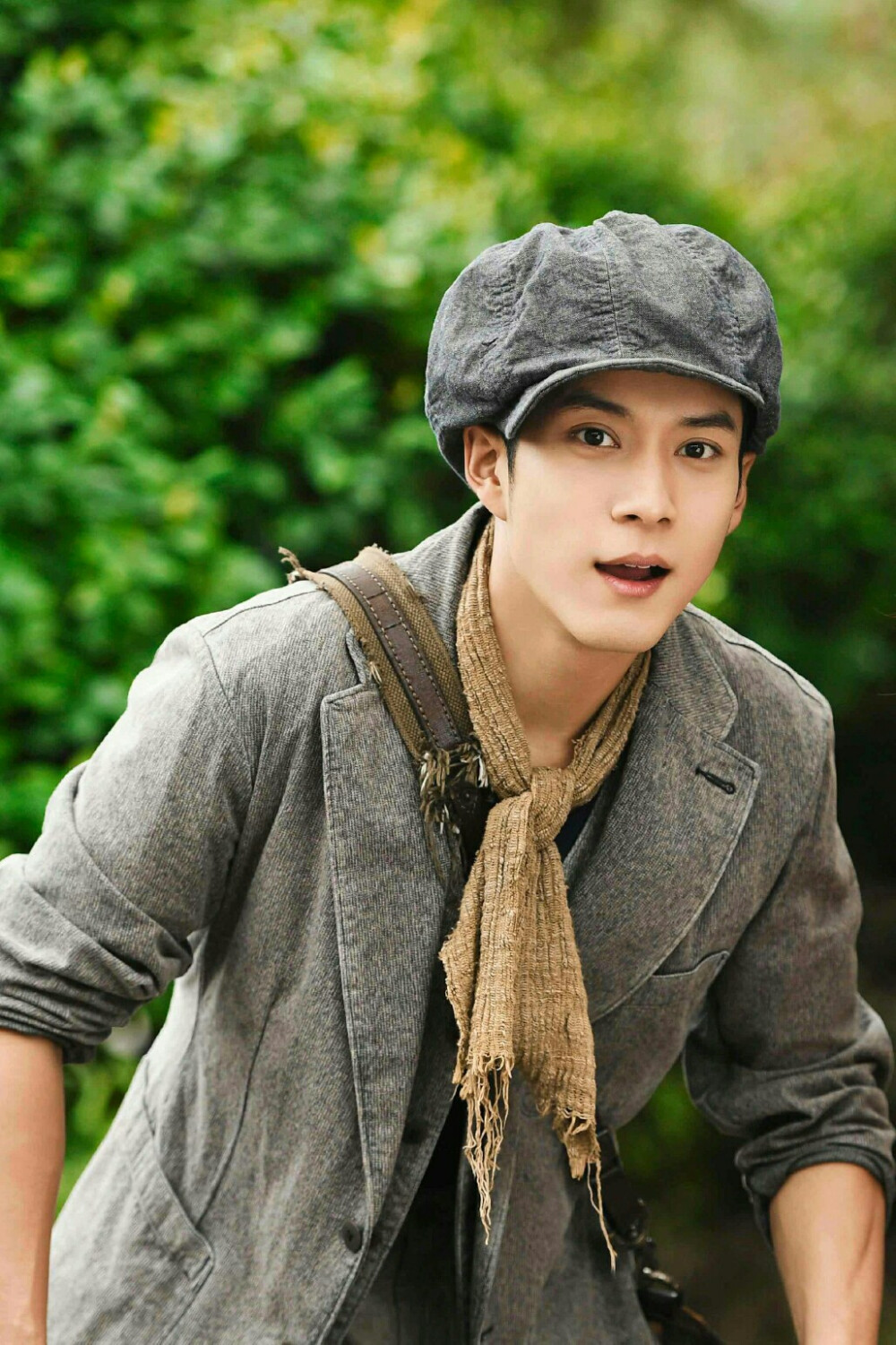 韩东君,1992年出生于黑龙江省哈尔滨市,肌肉型男,帅气硬朗,浓眉大眼.