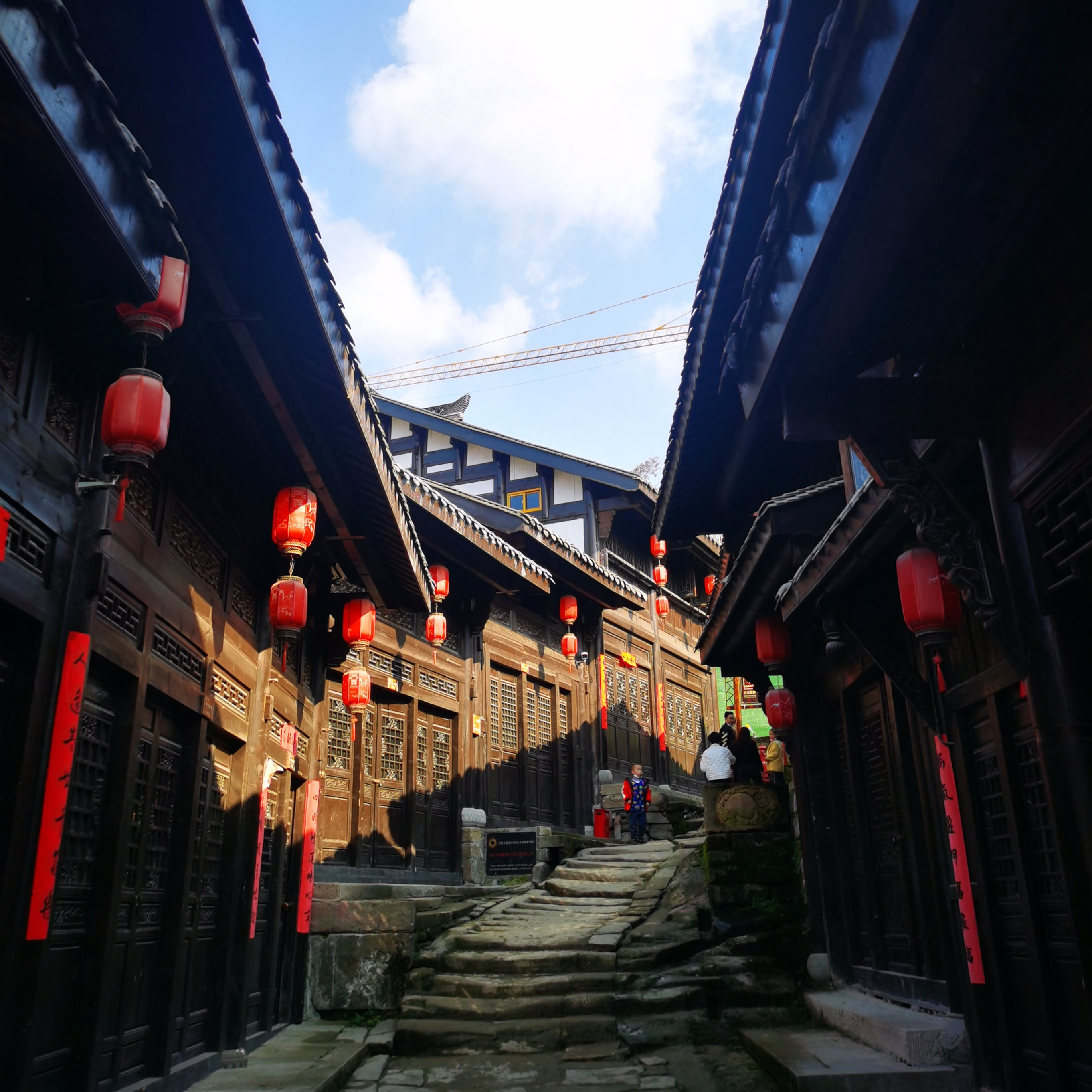 西沱古镇的风光我们驾着大切诺基来欣赏