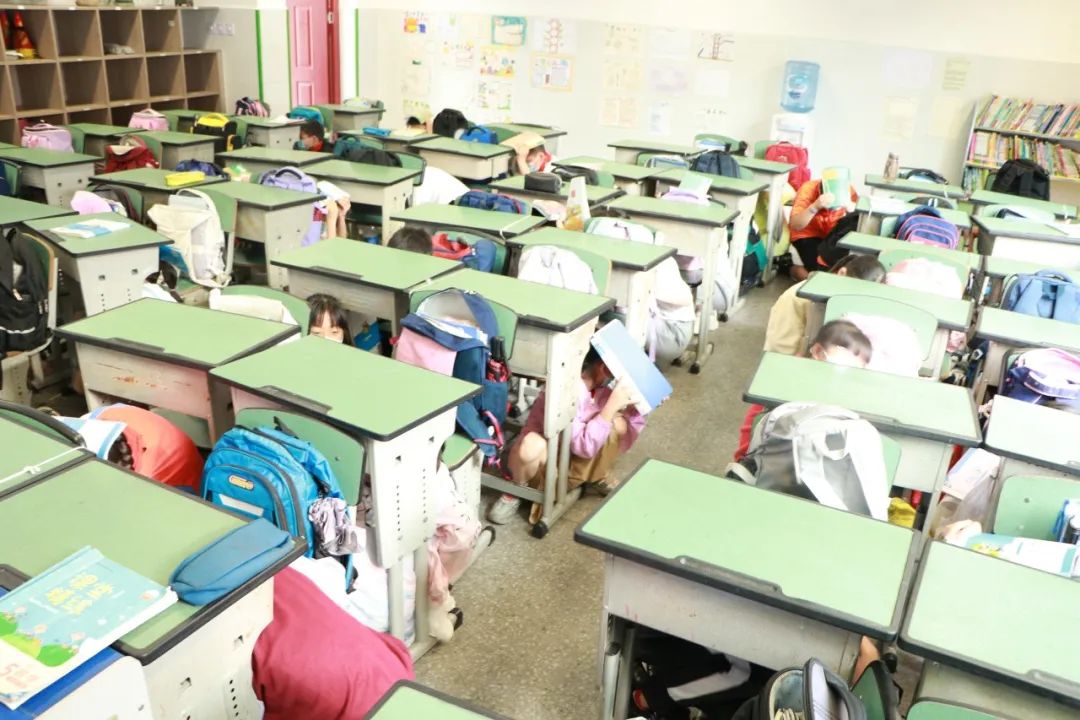 防灾减灾 彭小在行动丨彭镇小学开展防灾减灾地震应急疏散演练