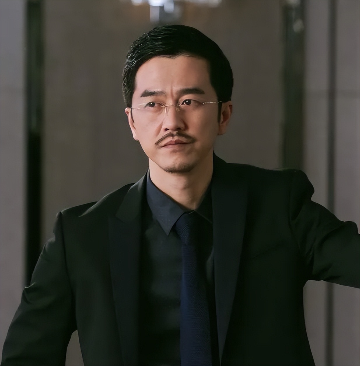 演员张帆:不做赛车手改做老戏骨,可惜年近50岁不火还性情大变