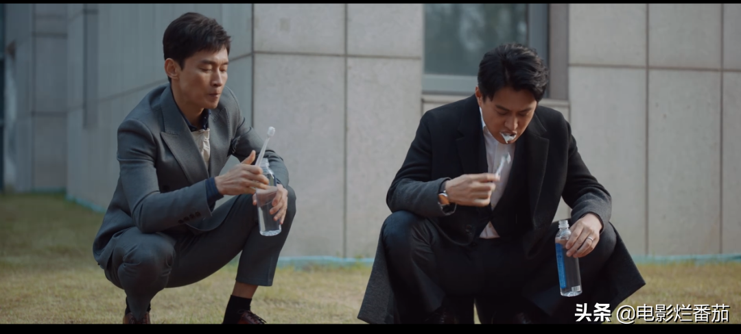 首播当晚，双卫视冠亚军，霸总靳东和“作女”李小冉的CP配一脸