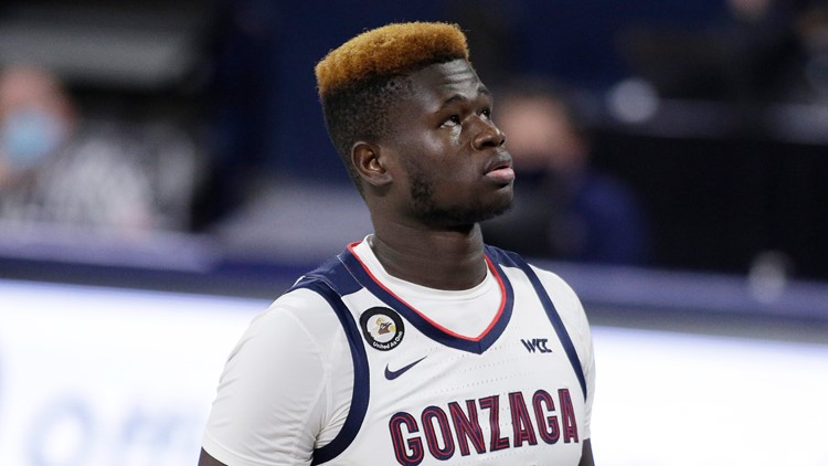 nba哪些球員不是美國人（單場32分32板，曾打爆美國男籃！模板奧尼爾的天才，為何沒進NBA）