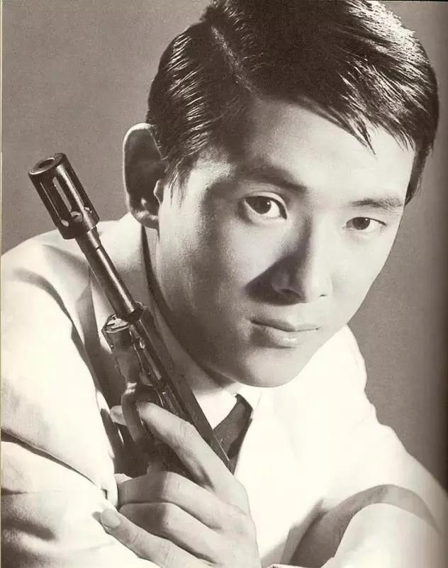 竹联帮王羽:成龙向他下跪,卷入三大血案被砍7刀,回敬对方14刀