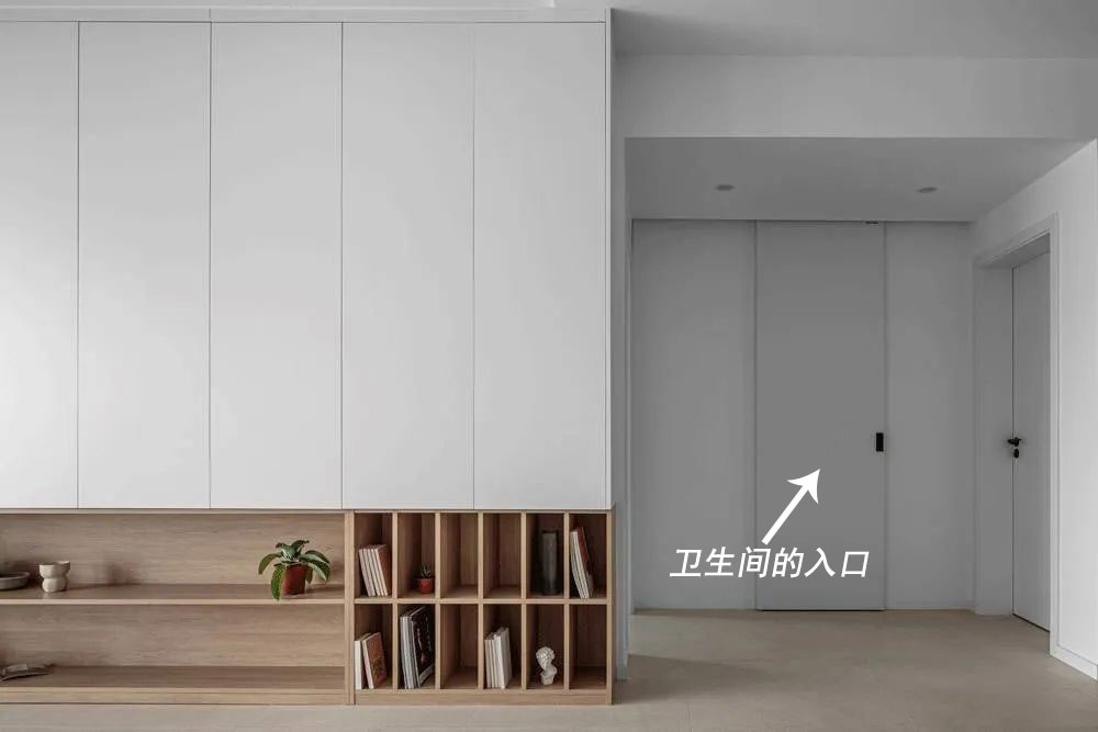 买房了就学她家这样装，在客厅打满柜子，把阳台改成书房，真明智