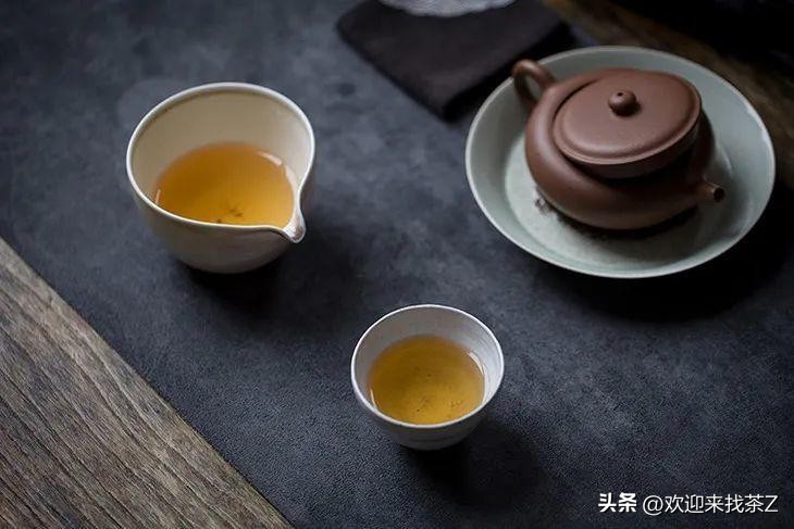 白茶什么季节喝（白茶的正确饮用方法和作用功效）