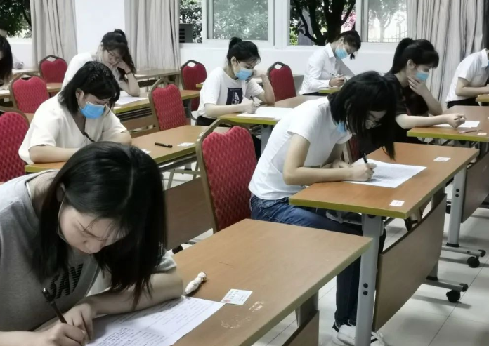 这就是世界的参差吗？大学“课程表”已经出炉，旱得旱涝得涝