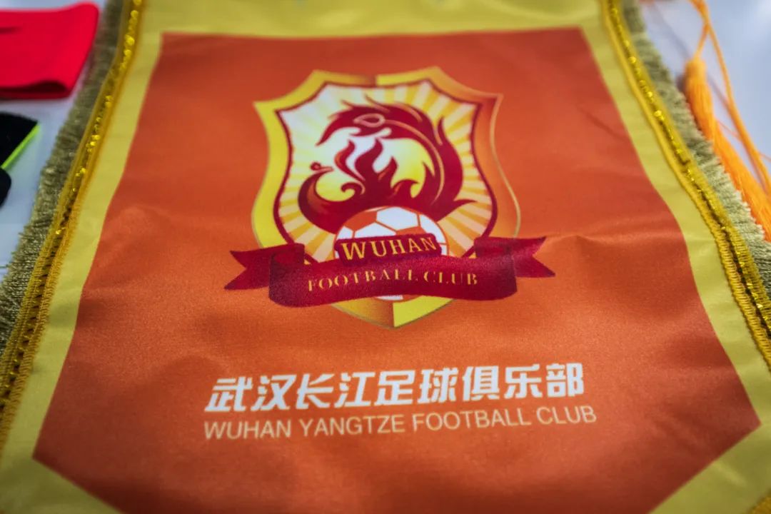 武漢長江足球俱樂部（武漢長江“禁賽事件”背后的博弈：稱要嚴守規則的足協何故變卦？）