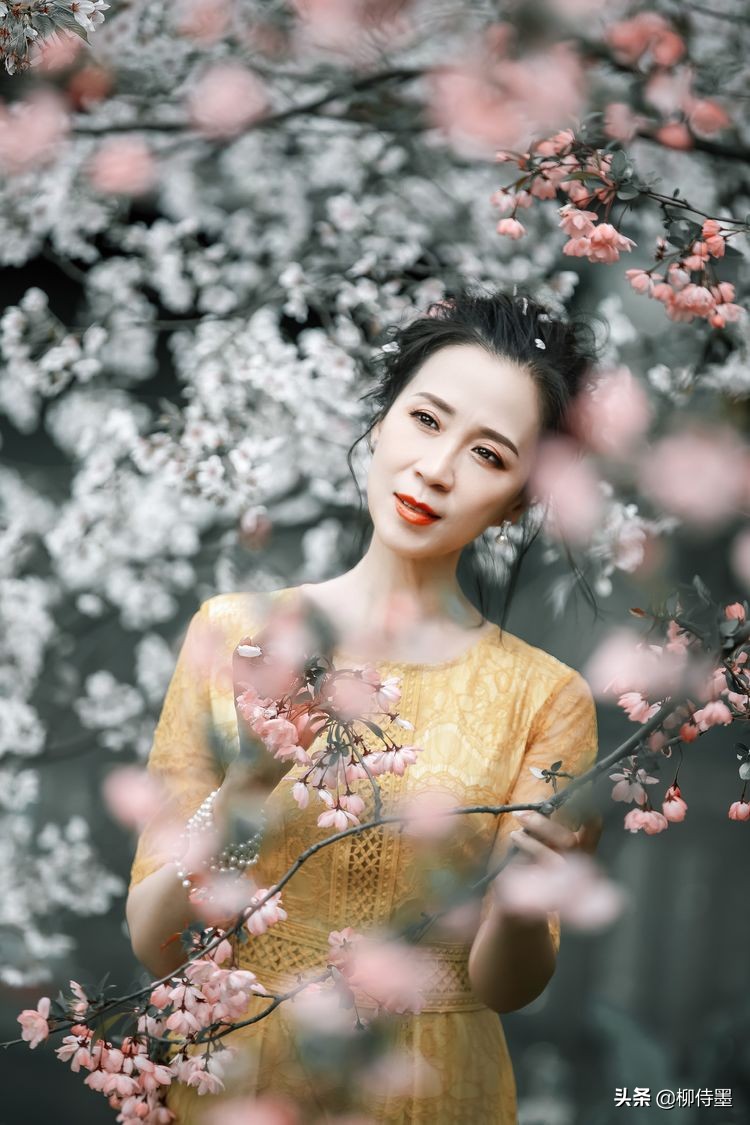 拍照不做“絲巾團(tuán)”，阿姨攝影不落俗，3招提升照片格調(diào)