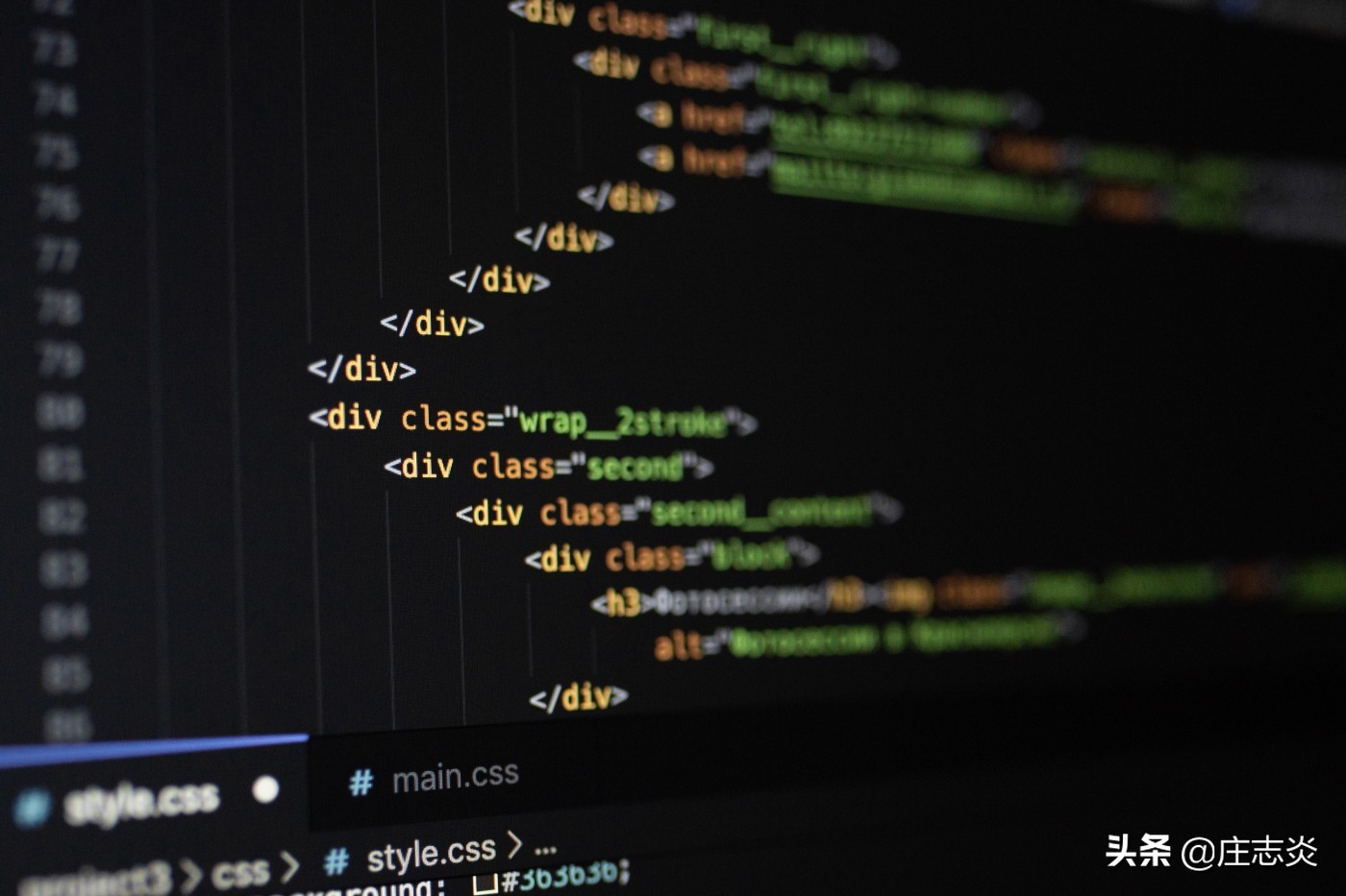 七爪源码：如何在 JavaScript 中将分钟转换为小时和分钟