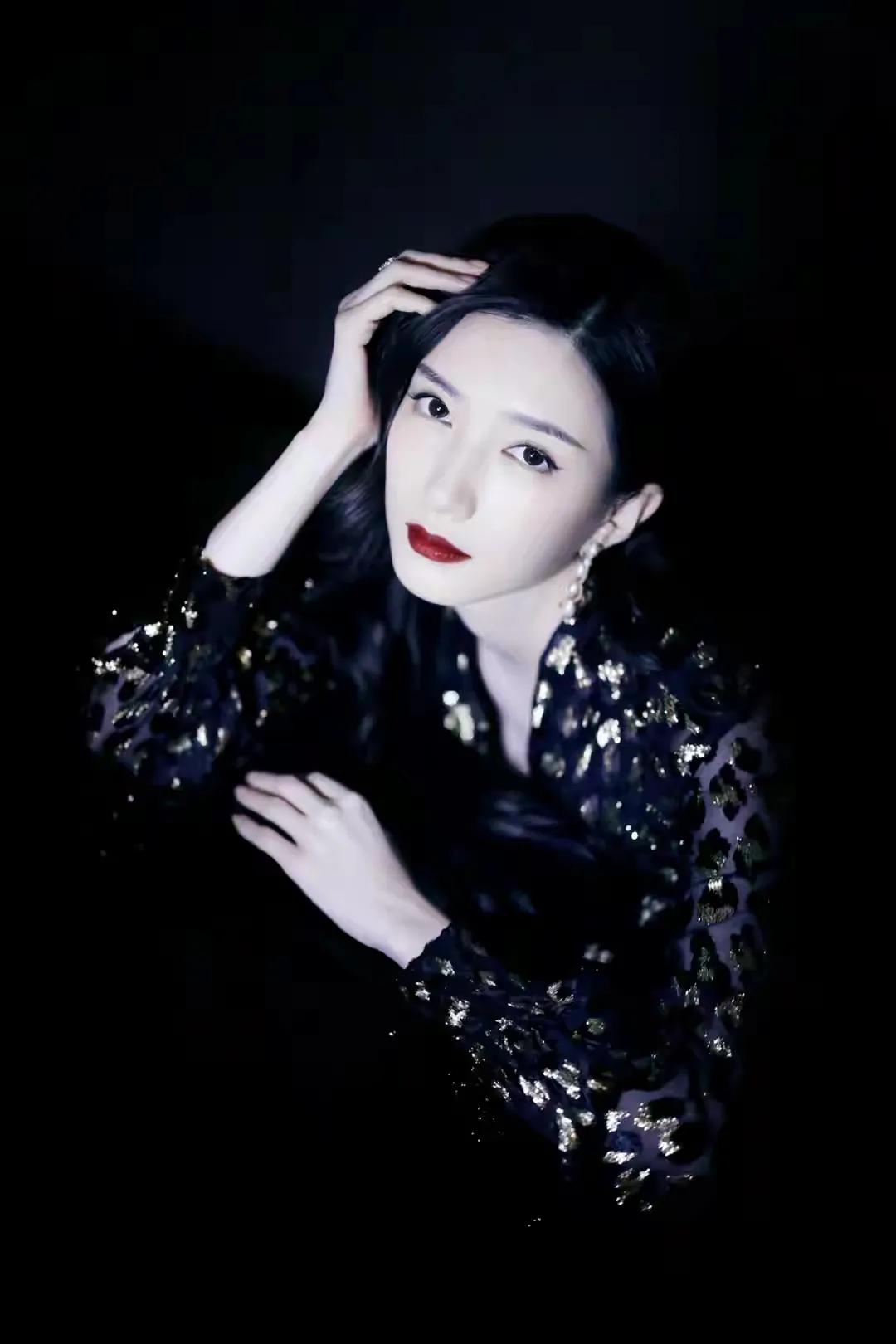 张天爱、杨幂杂志大片，清纯唯美，炫彩多姿