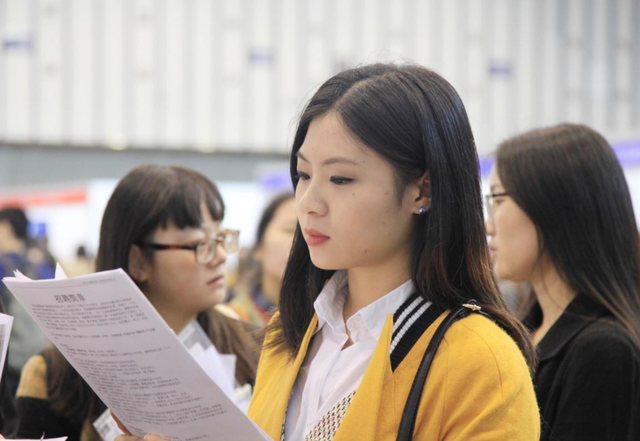 大学中有“3种”兼职，学生要尽量远离，学长：已坑了不少学生